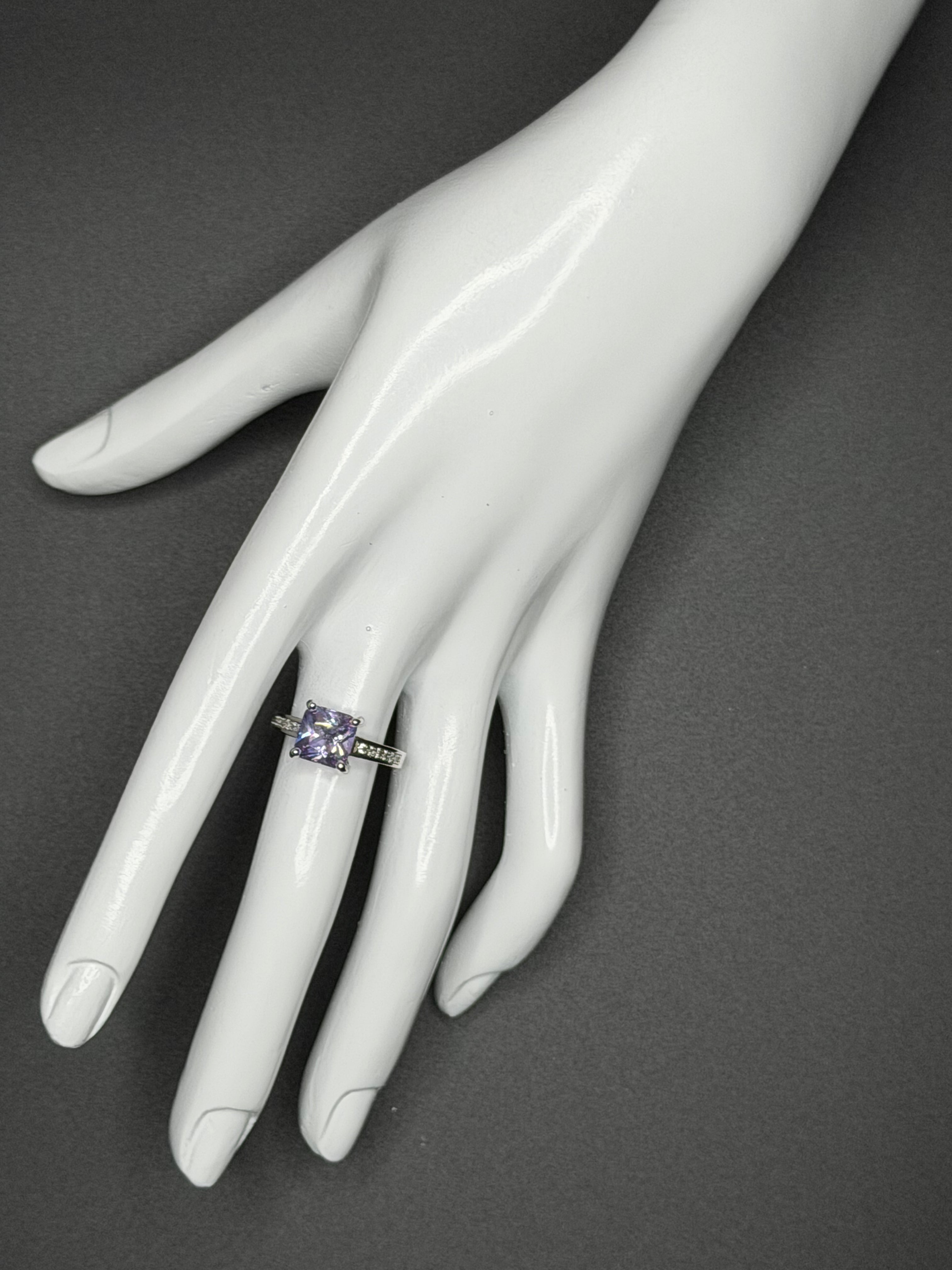 Ladies ring 2